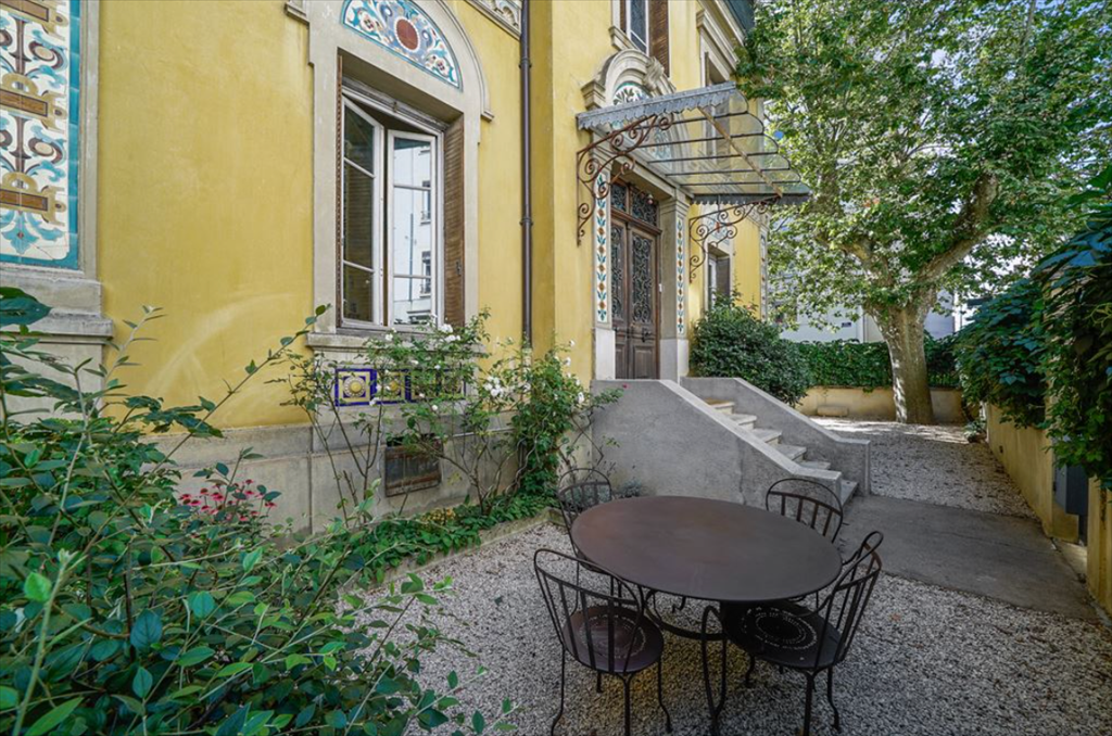 mansion (hôtel particulier) 10 Rooms for sale on LYON (69006)